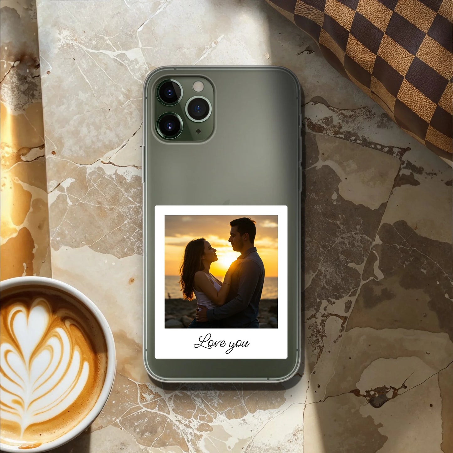 Personalisierte Handyhülle mit Polaroid-Style Bild und Text