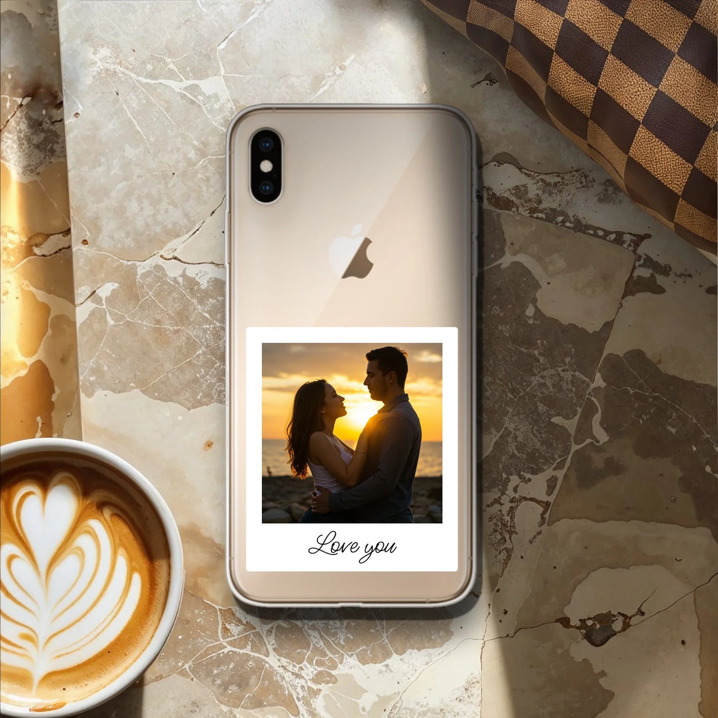 Personalisierte Handyhülle mit Polaroid-Style Bild und Text